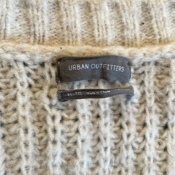 Urban Outfitters Cozy Alpaca Cable Knit Cropped Sweater - Picture 7 of 10